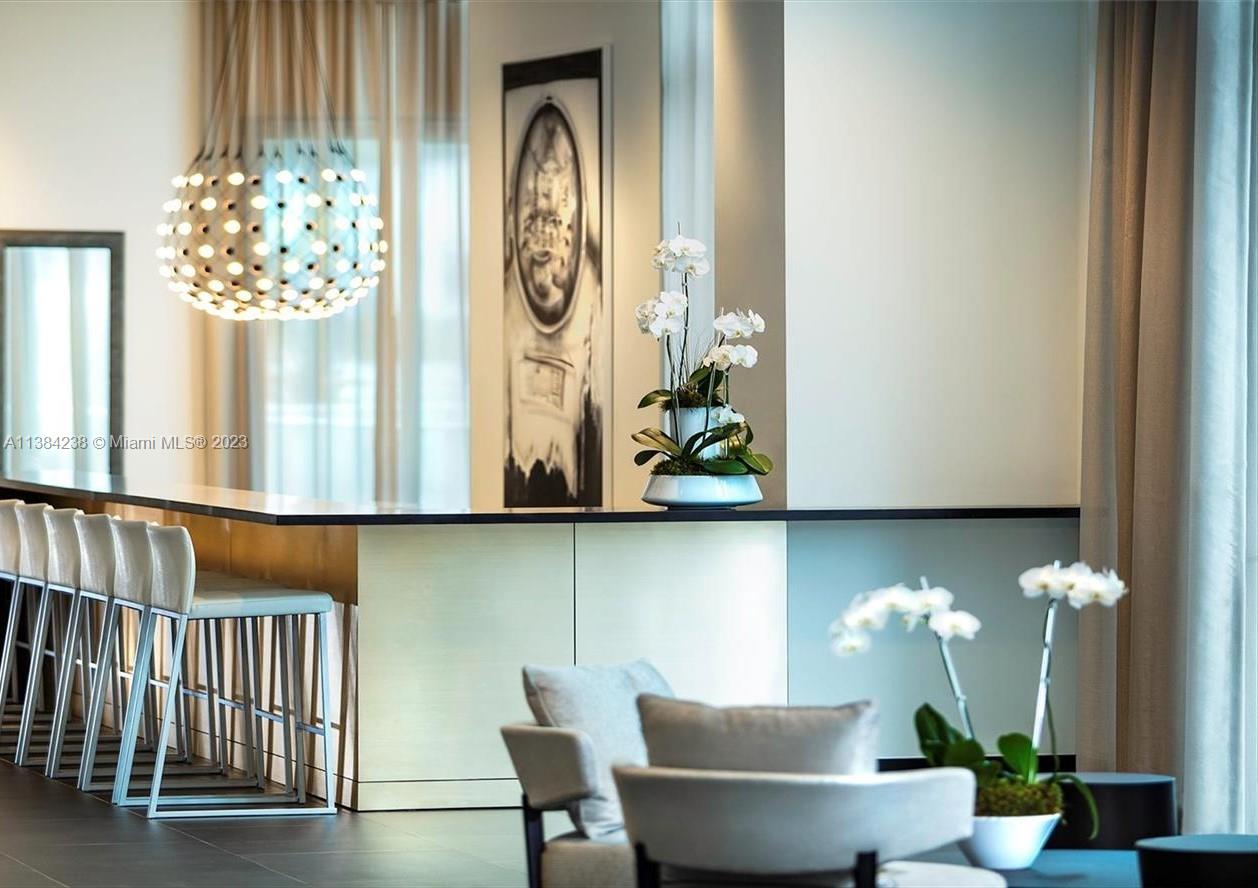 PARAMOUNT MIAMI WORLDCENT - Residential Lease
