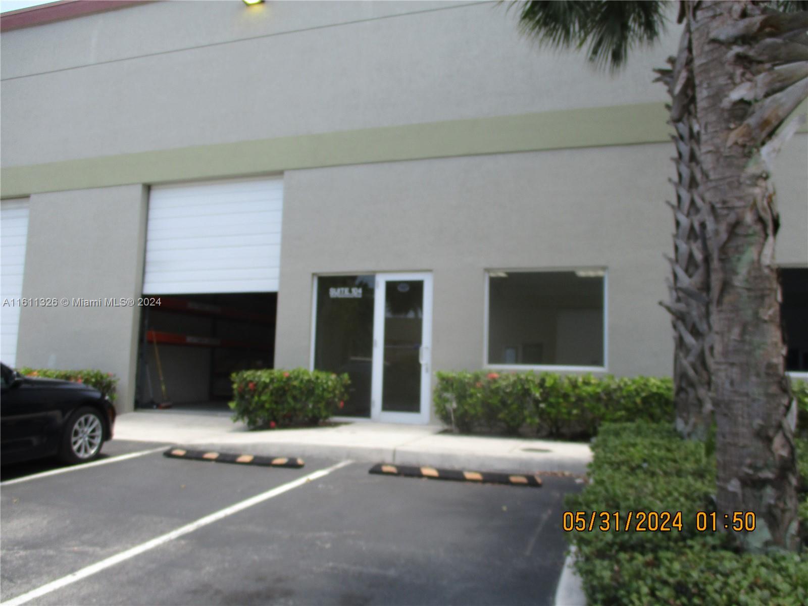 LOCATED IN THE RAVENSWOOD ROAD MARINA PARK, BUILT IN 2008. FEATURES INCLUDE 22' CEILINGS AND A MEZZANINE/LOFT AREA THAT CAN SUBSTITUTE FOR EXTRA STORAGE OR OFFICE SPACE, AND  HAS AC. THE FIRST FLOOR HAS A PRIVATE OFFICE (APPROX. 200 SQFT.) WITH LAMINATE FLOORS & THERE IS A FULL BATHROOM WITH A SHOWER THAT HAS BEEN REMODELED & FRESHLY PAINTED.  THERE IS A 10X14 GRADE LEVEL OVERHEAD GARAGE DOOR.  TENANT ONLY PAYS FOR THEIR UTILITIES AND SALES TAX. THE COMPLEX IS GATED AND VERY WELL MAINTAINED. EASY ACCESS TO ALL MAJOR HIGHWAYS.