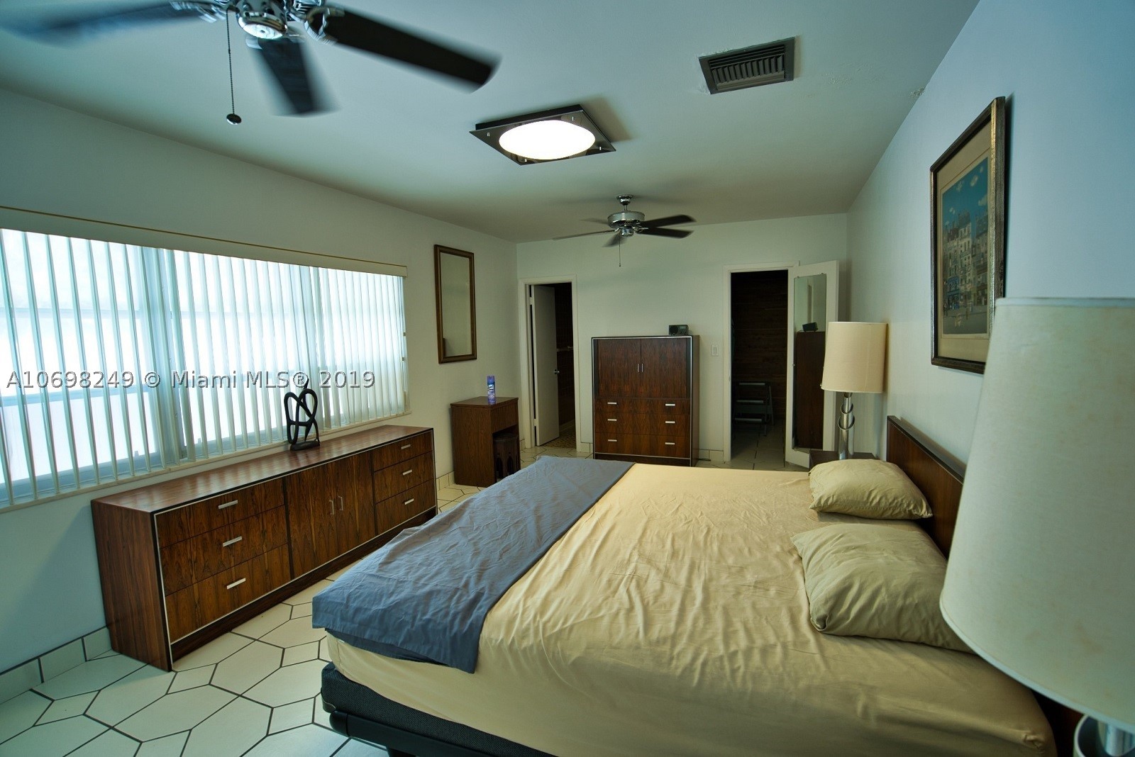 GOLDEN BEACH SEC C - Residential