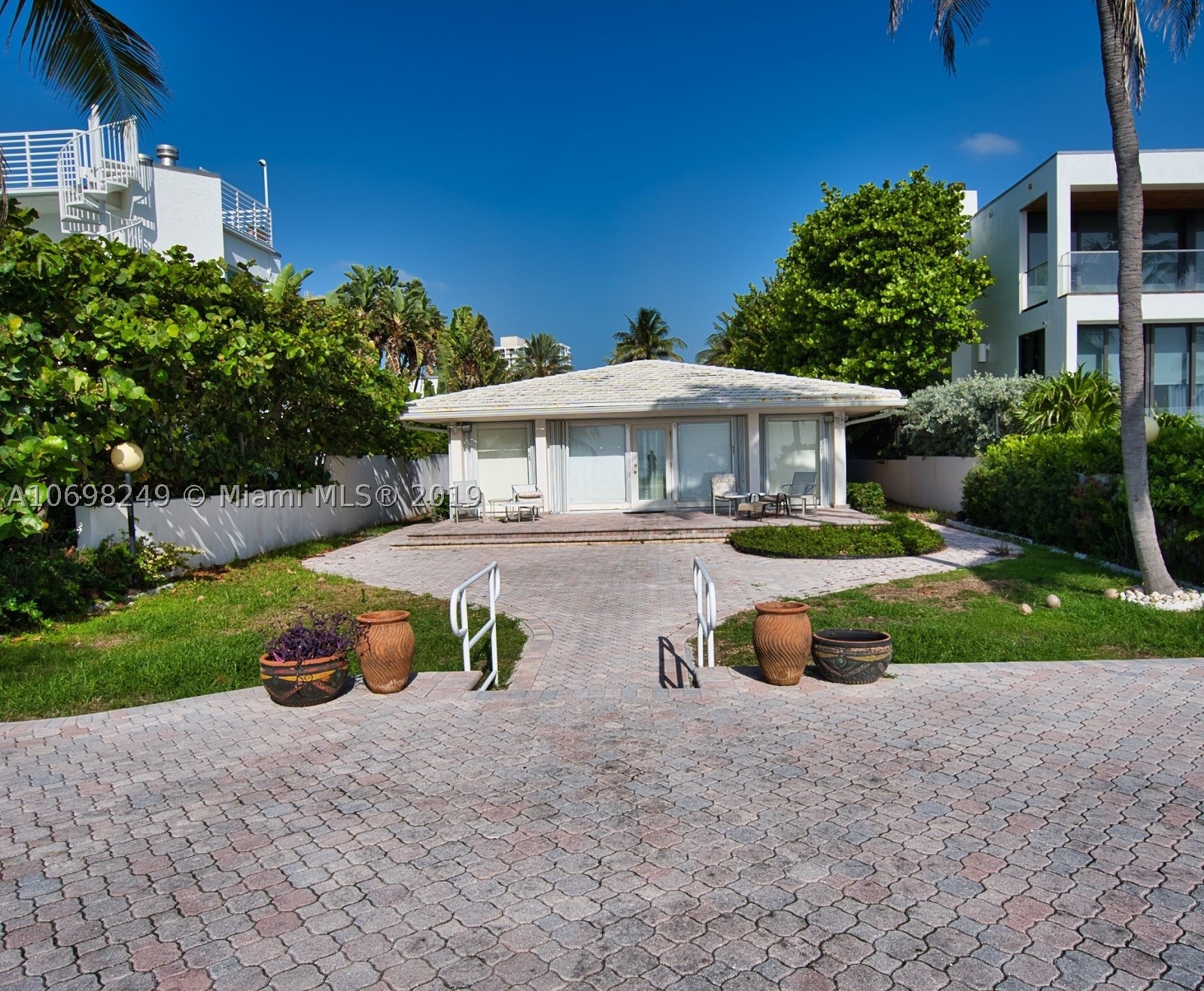 GOLDEN BEACH SEC C - Residential