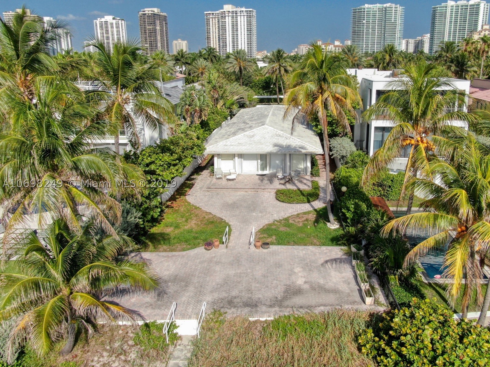 GOLDEN BEACH SEC C - Residential