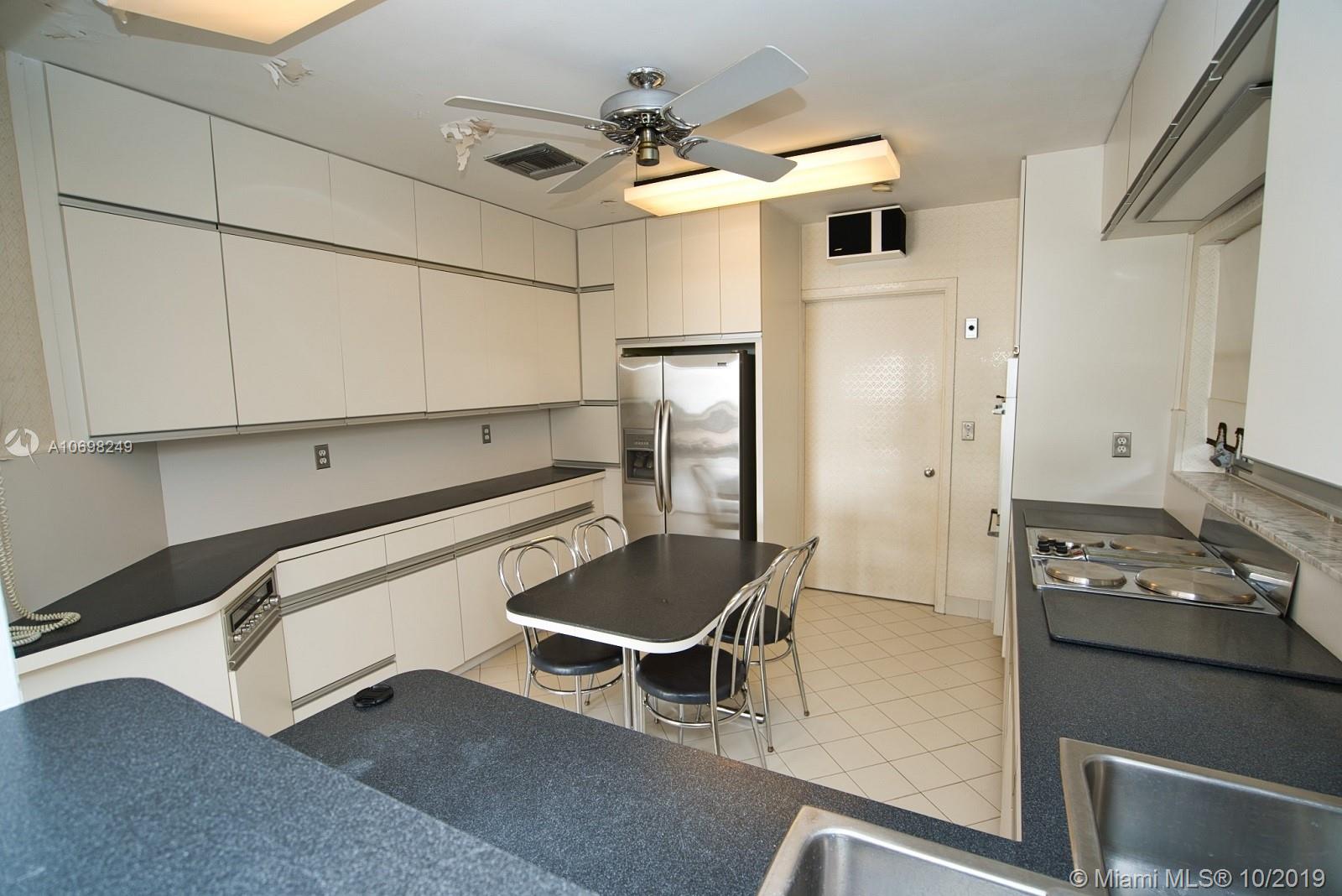 GOLDEN BEACH SEC C - Residential