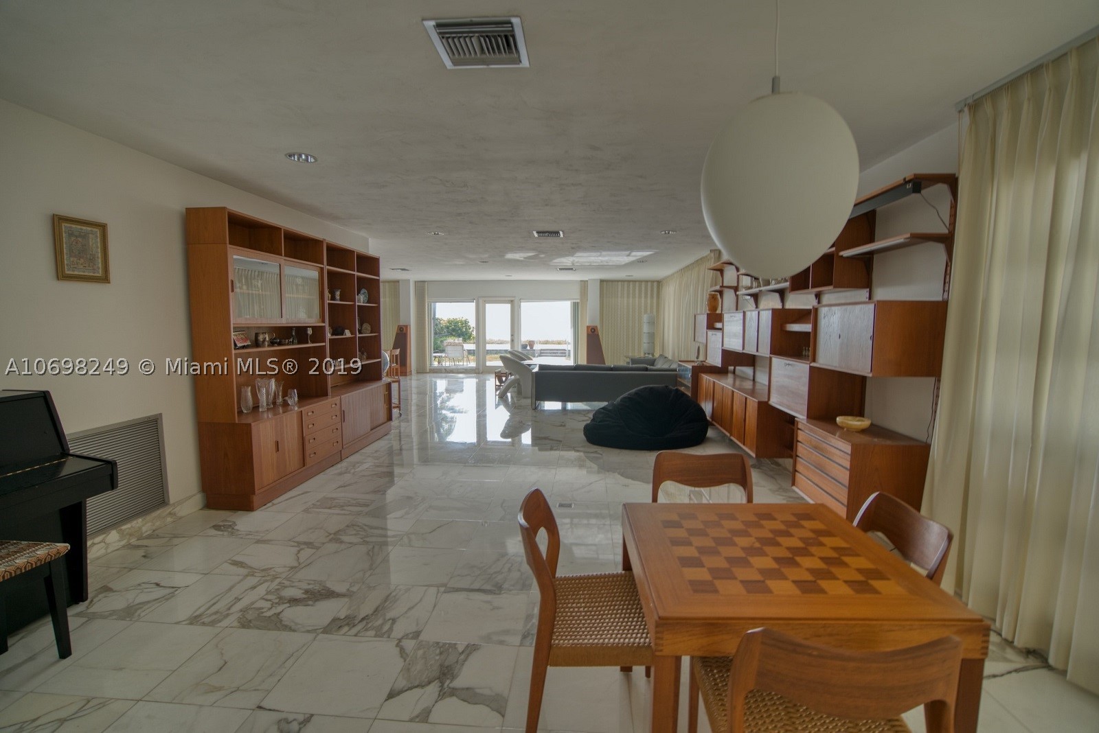 GOLDEN BEACH SEC C - Residential