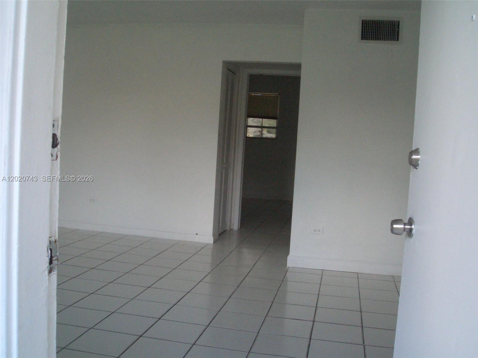 $183,000 - 2/1 apartment at Cutler Bay all tile floor convenience location to everywhere close to US1 major road, Turnpike, shopping center, school. call listing agent for showing.