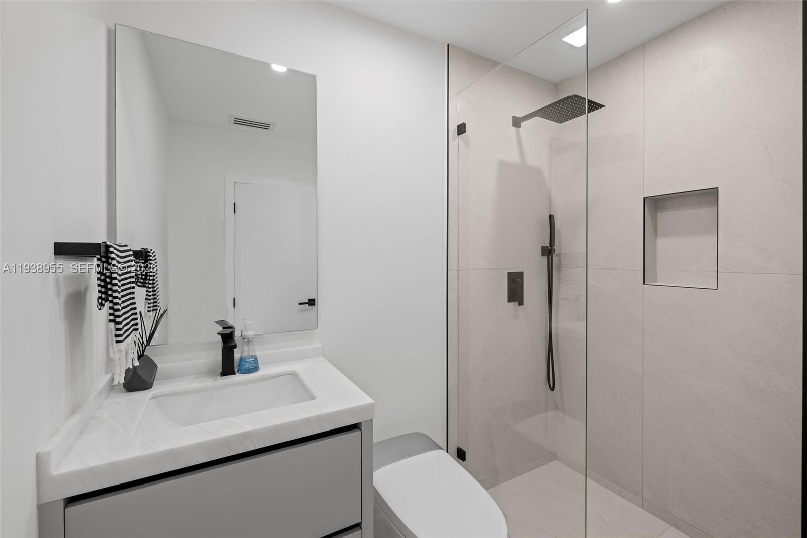 ROYAL OAKS - Residential
