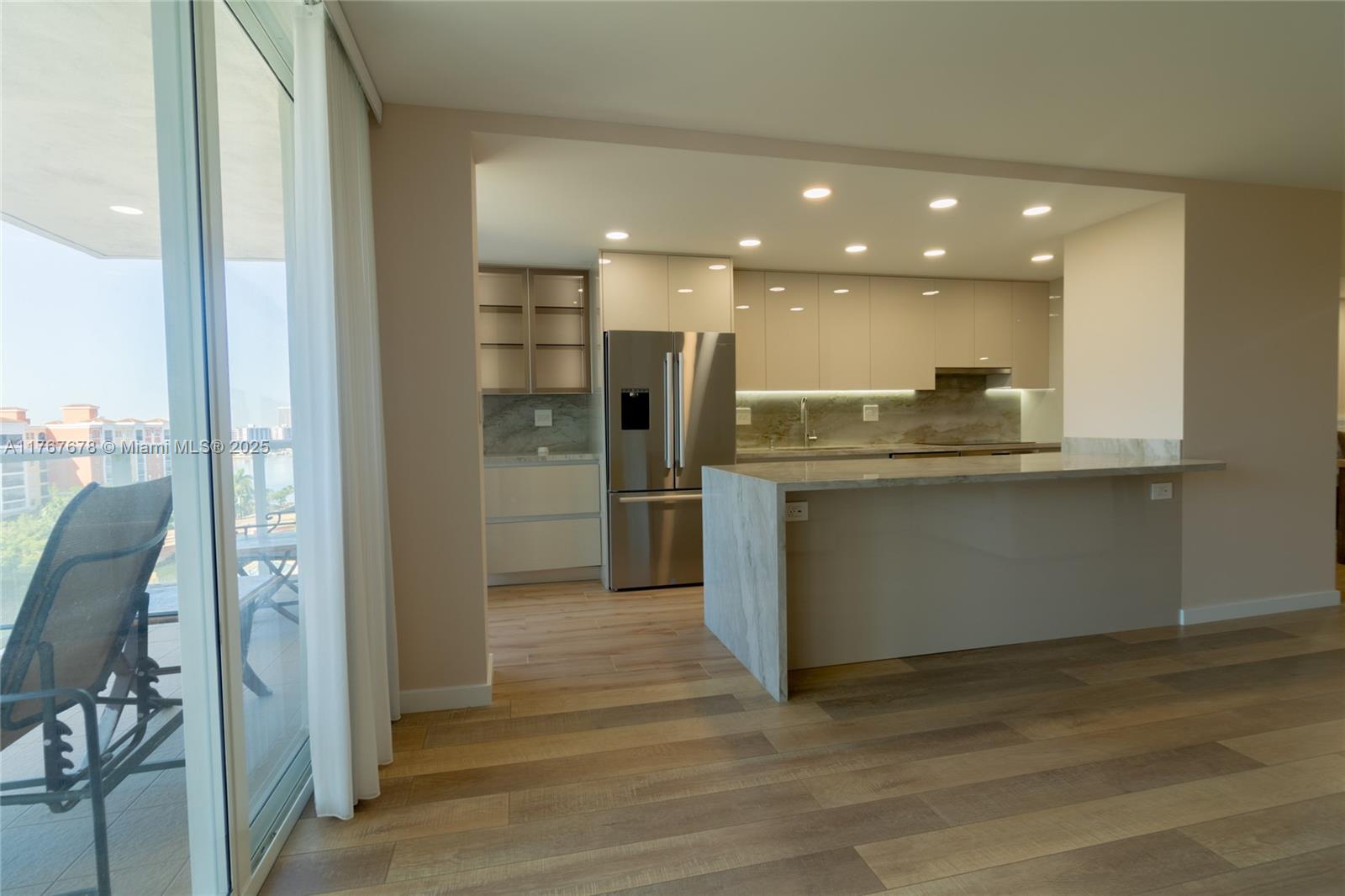 WINSTON TOWER 300 CONDO - Residential
