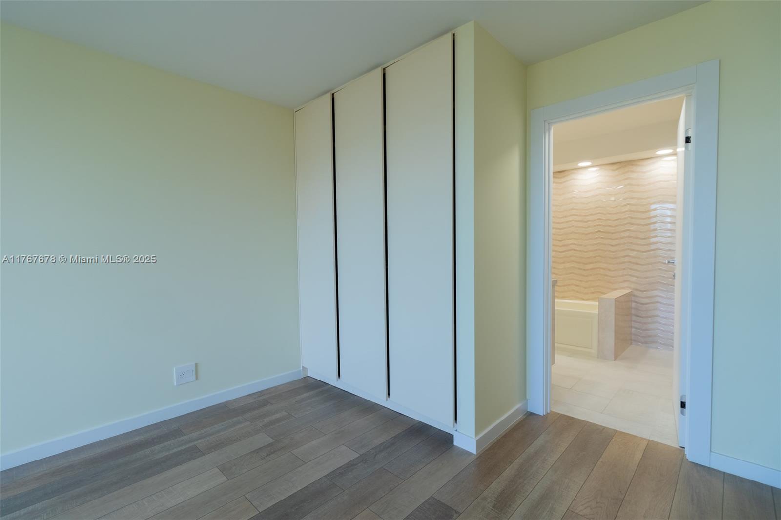WINSTON TOWER 300 CONDO - Residential