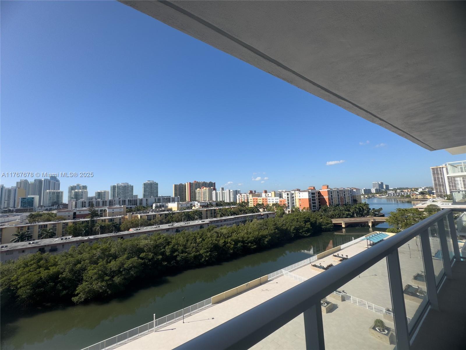 WINSTON TOWER 300 CONDO - Residential