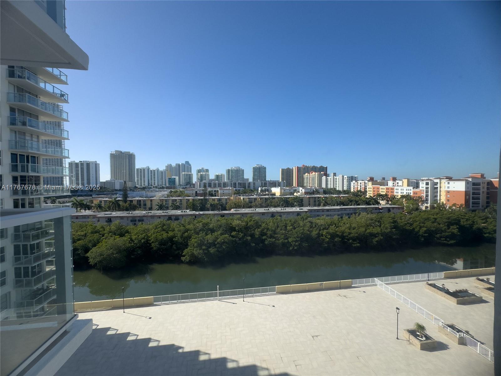 WINSTON TOWER 300 CONDO - Residential