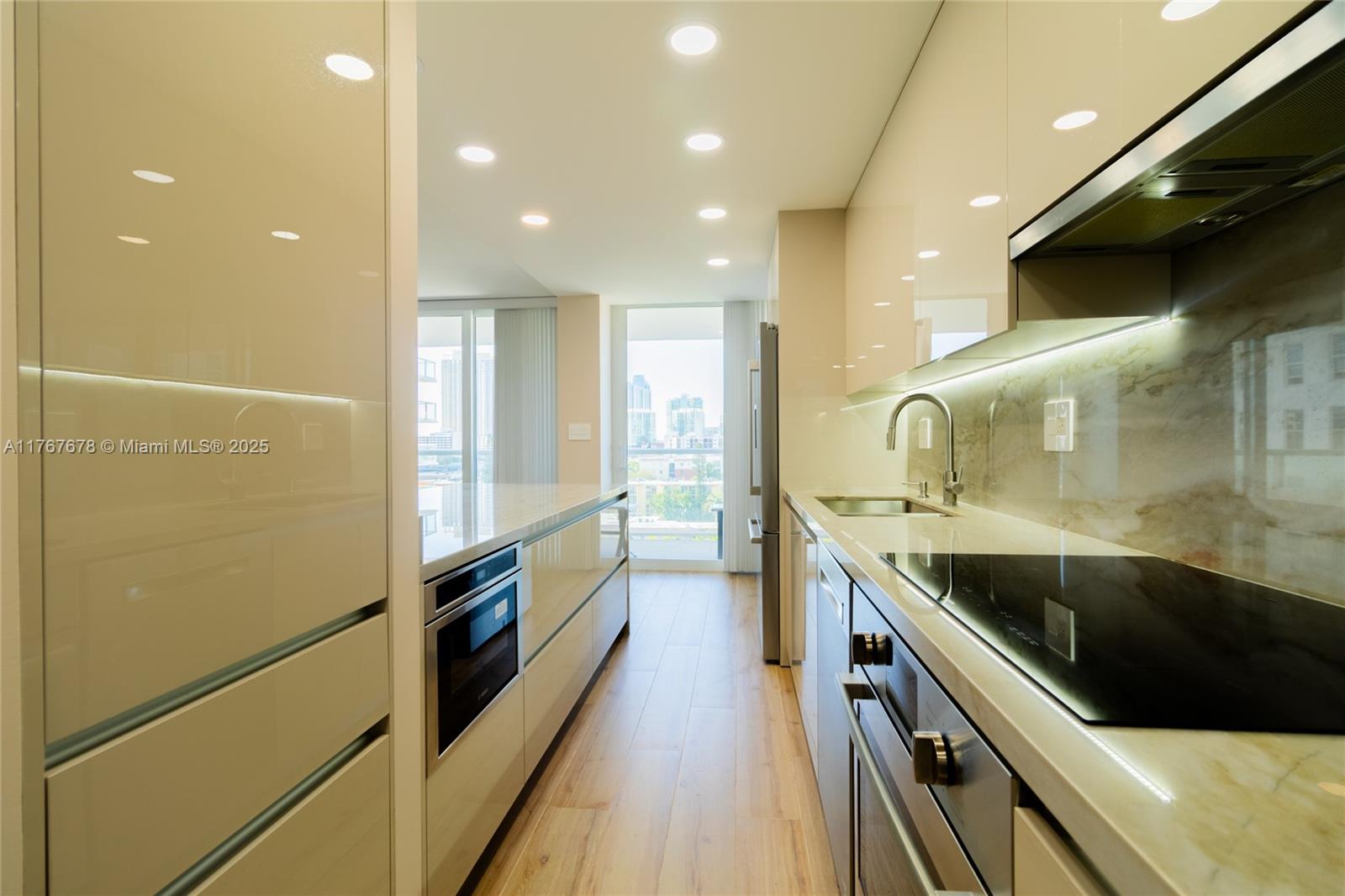 WINSTON TOWER 300 CONDO - Residential