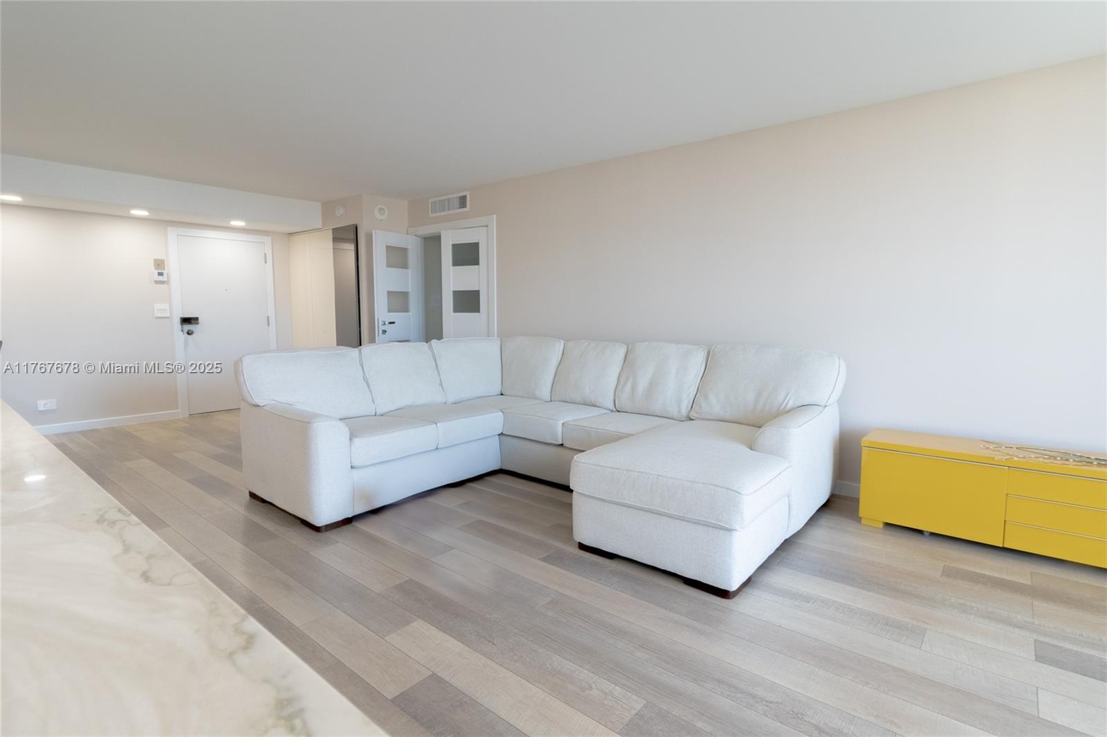 WINSTON TOWER 300 CONDO - Residential