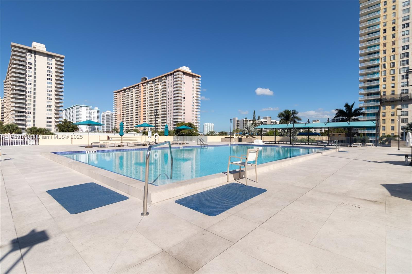 WINSTON TOWER 300 CONDO - Residential
