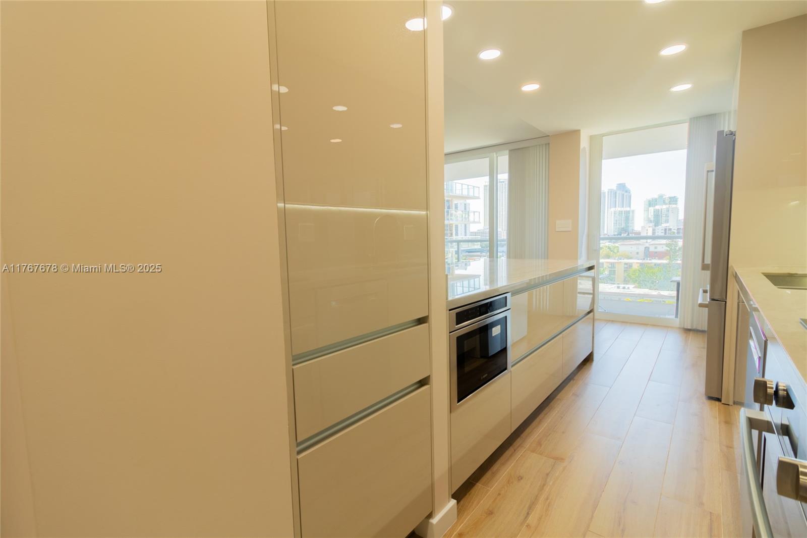 WINSTON TOWER 300 CONDO - Residential