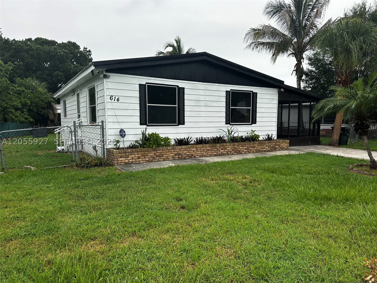 SEMINOLE MANOR - Residential