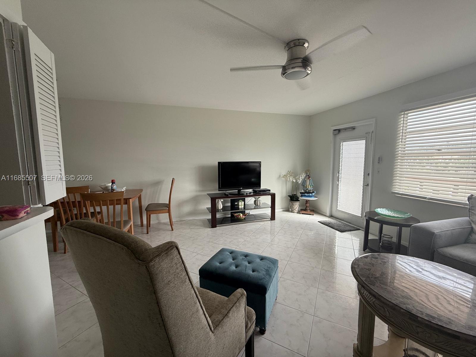 SOUTHAMPTON CONDO - Residential