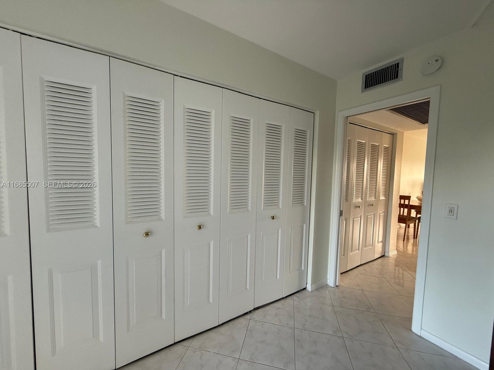 SOUTHAMPTON CONDO - Residential