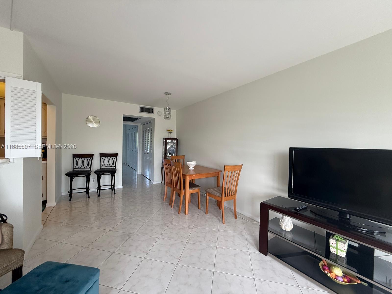 SOUTHAMPTON CONDO - Residential