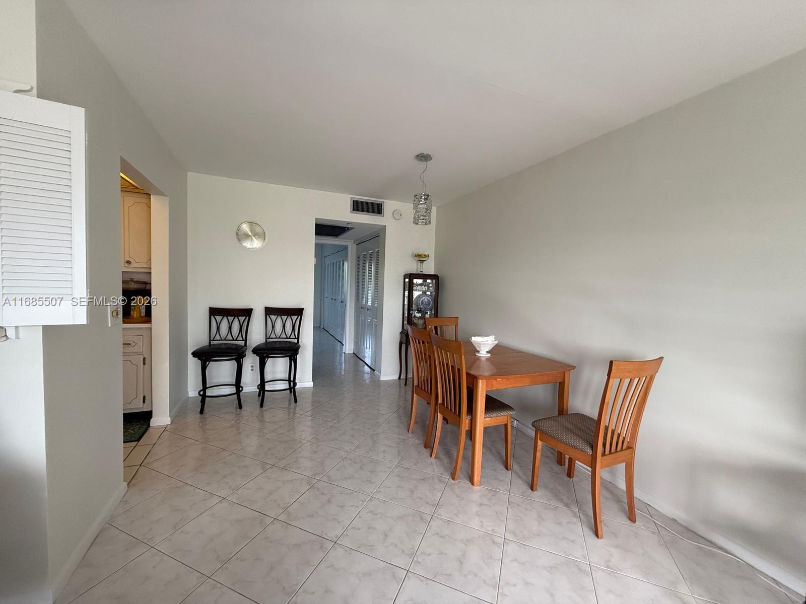 SOUTHAMPTON CONDO - Residential
