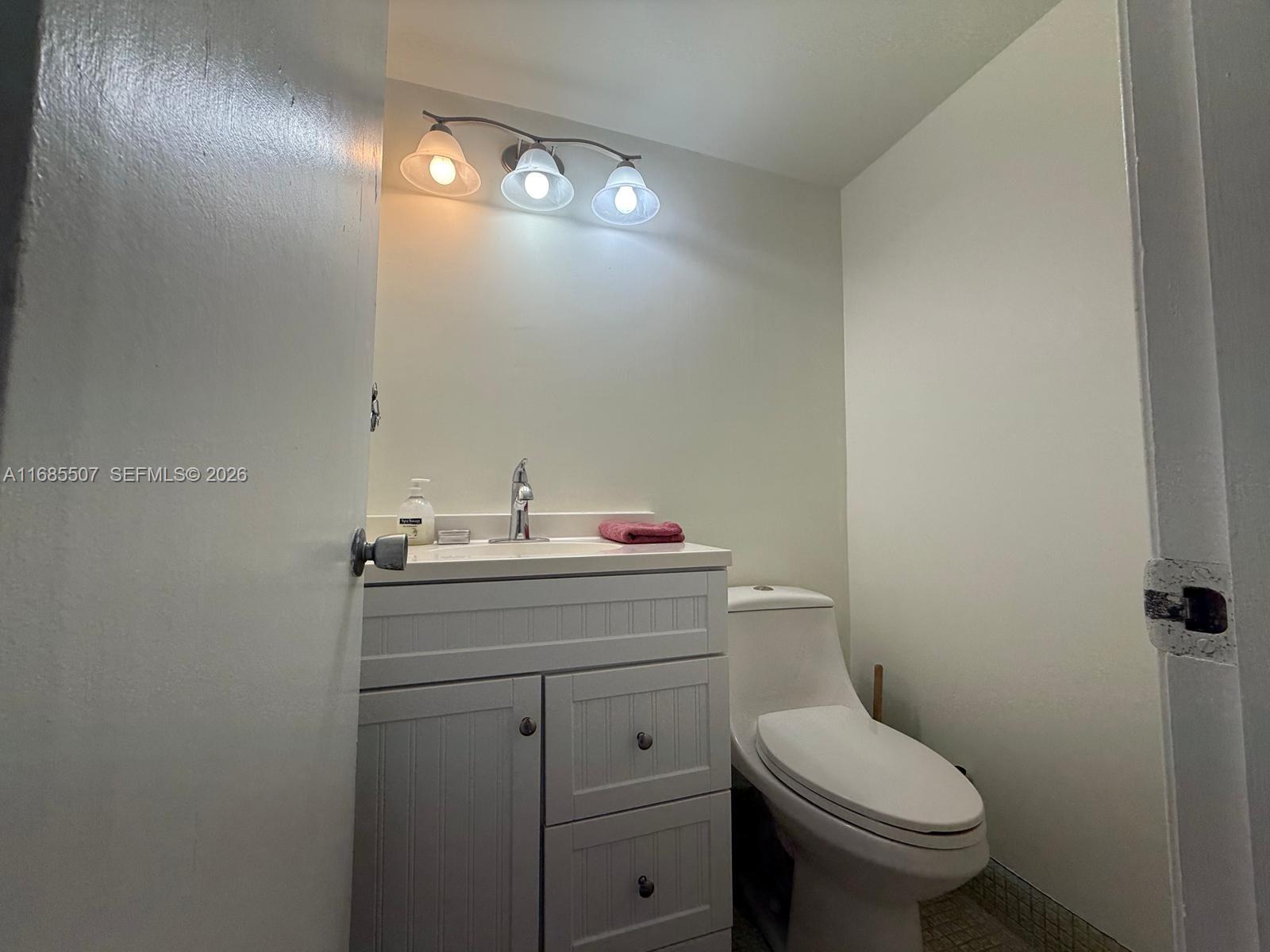 SOUTHAMPTON CONDO - Residential