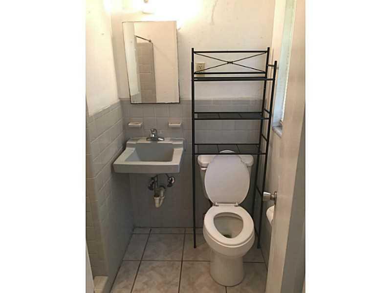 LAUDERDALE MANORS AMEND R - Residential Lease
