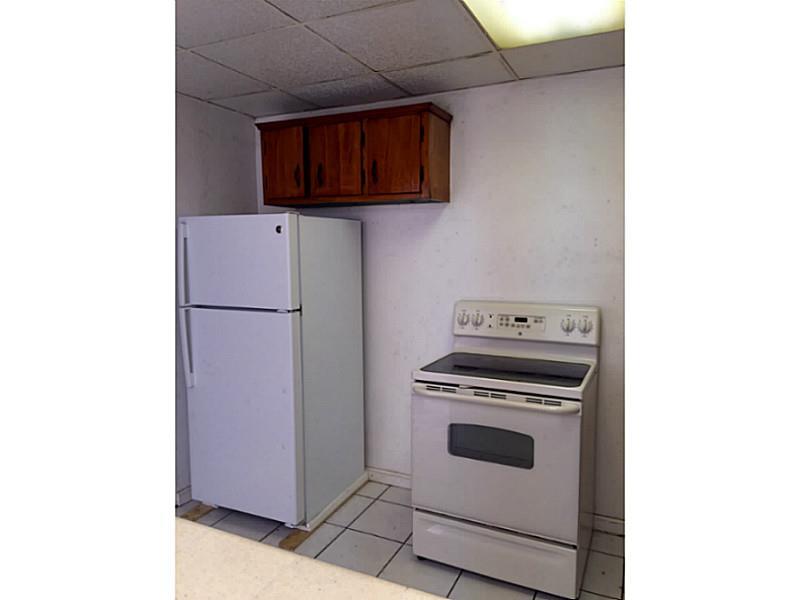 LAUDERDALE MANORS AMEND R - Residential Lease
