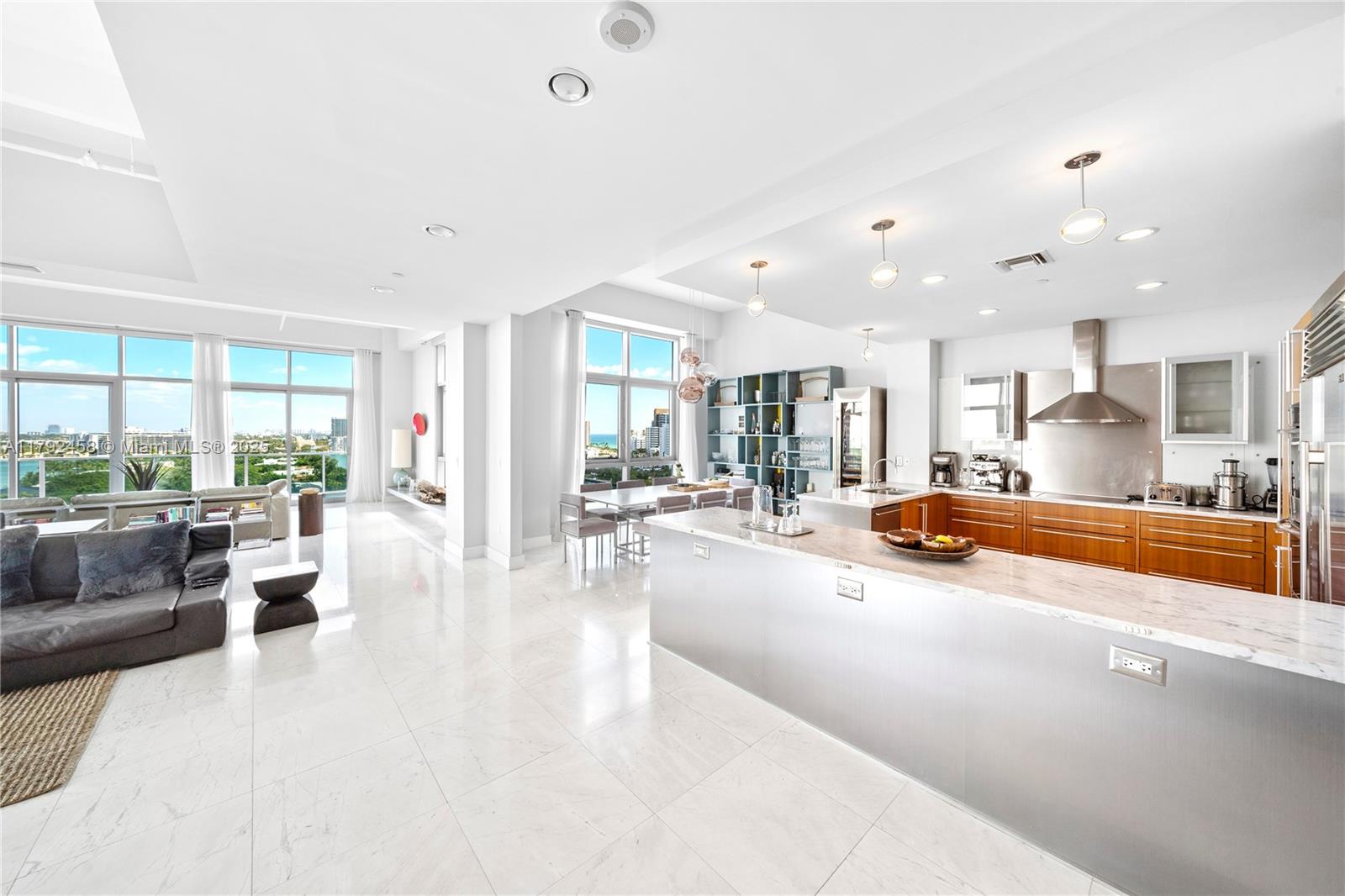CHATHAM AT AQUA CONDO - Residential
