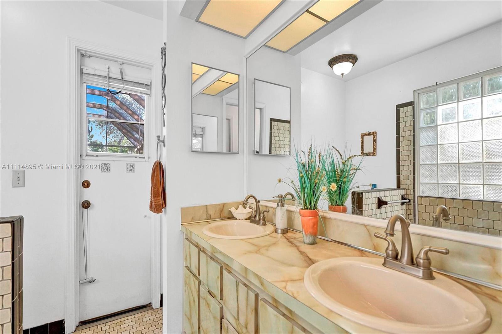 MAPLEWOOD - Residential