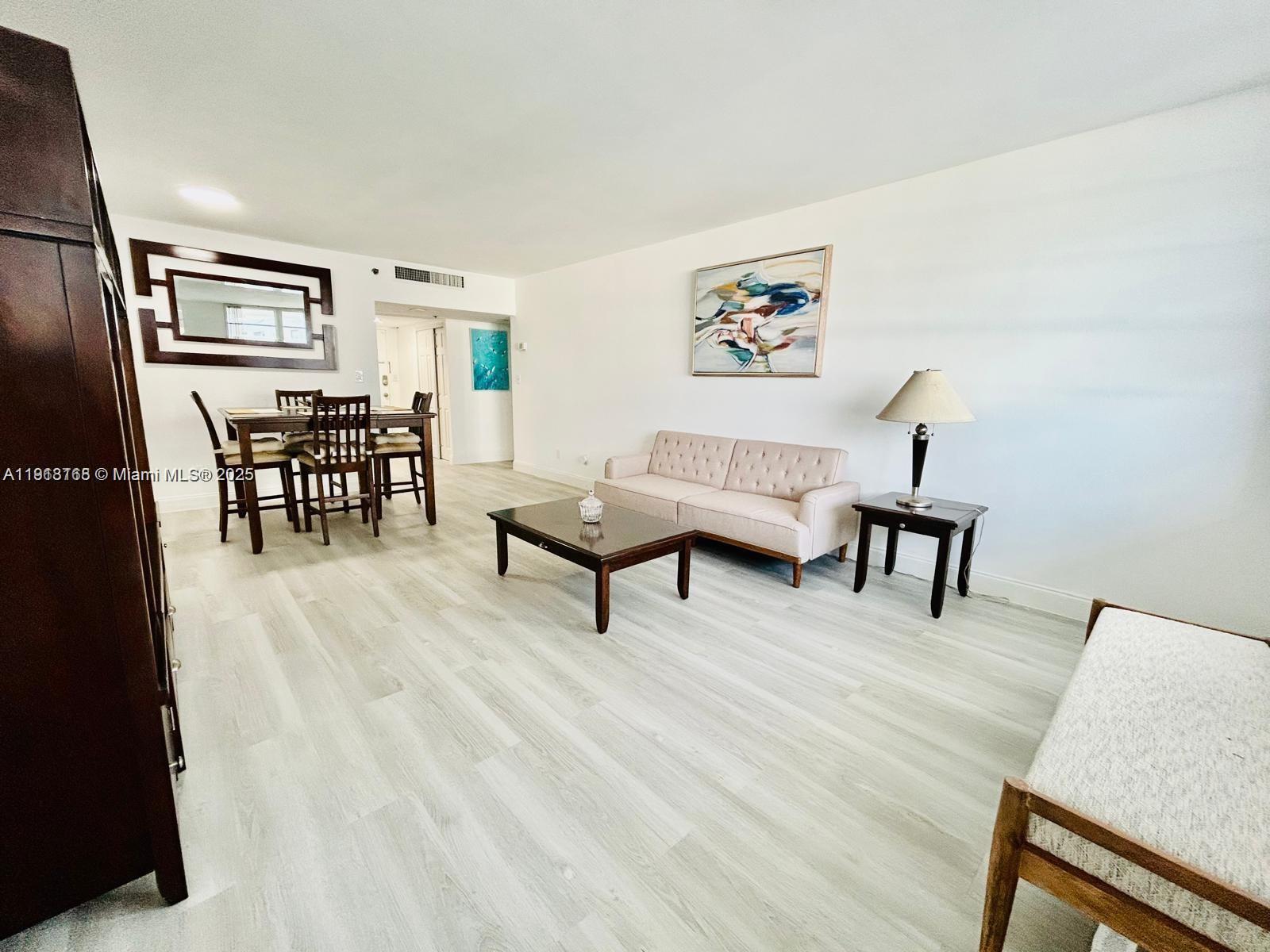 BEATIFUL ONE BEDROOM UNIT WITH BALCONY LOCATED AT THE FAMOUS DECOPLAGE WITHIN A WALKING DISTANCE FROM LINCOLN RD AND THE MOST TRENDY STORES AND RESTAURANTS IN MIAMI BEACH. VERY SPACIOUS, WITH PERFECT LIGHTING AND SPACE DISTRIBUTION. PERFECT INVESTMENT OPPORTUNITY. 30 DAYS MINIMUM RENTAL 12 TIMES A YEAR