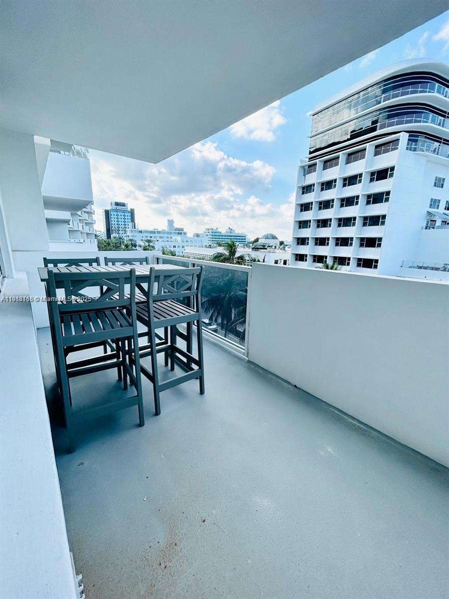THE DECOPLAGE CONDO - Residential