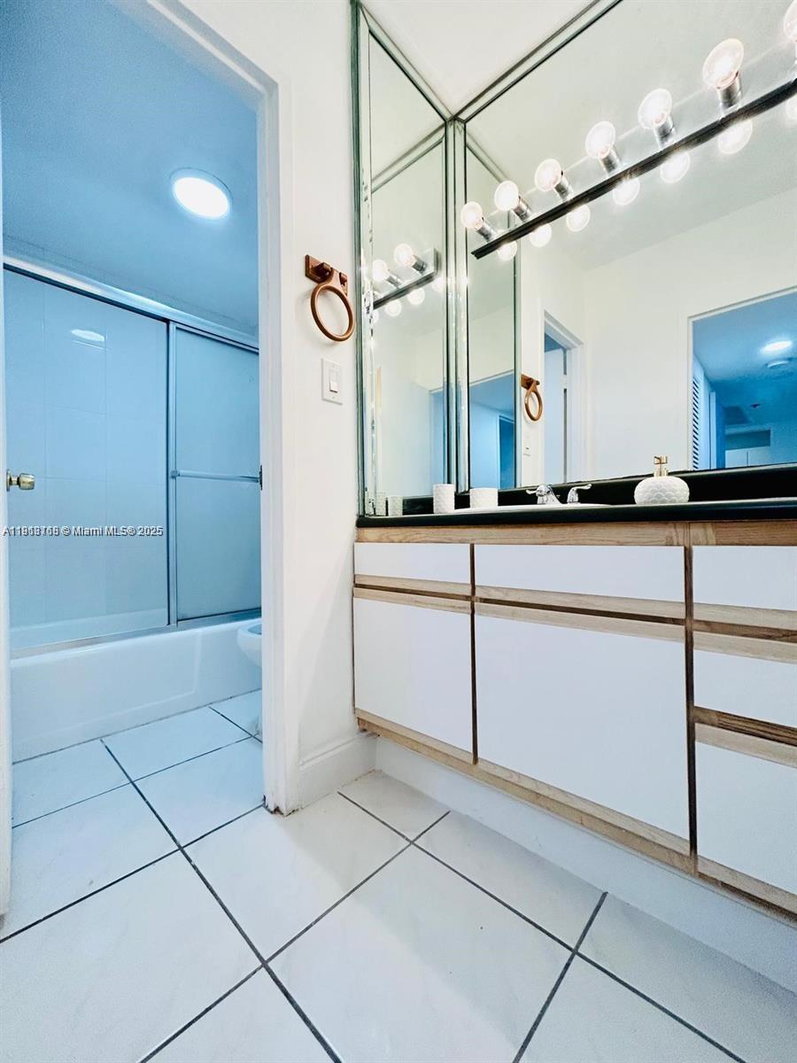 THE DECOPLAGE CONDO - Residential