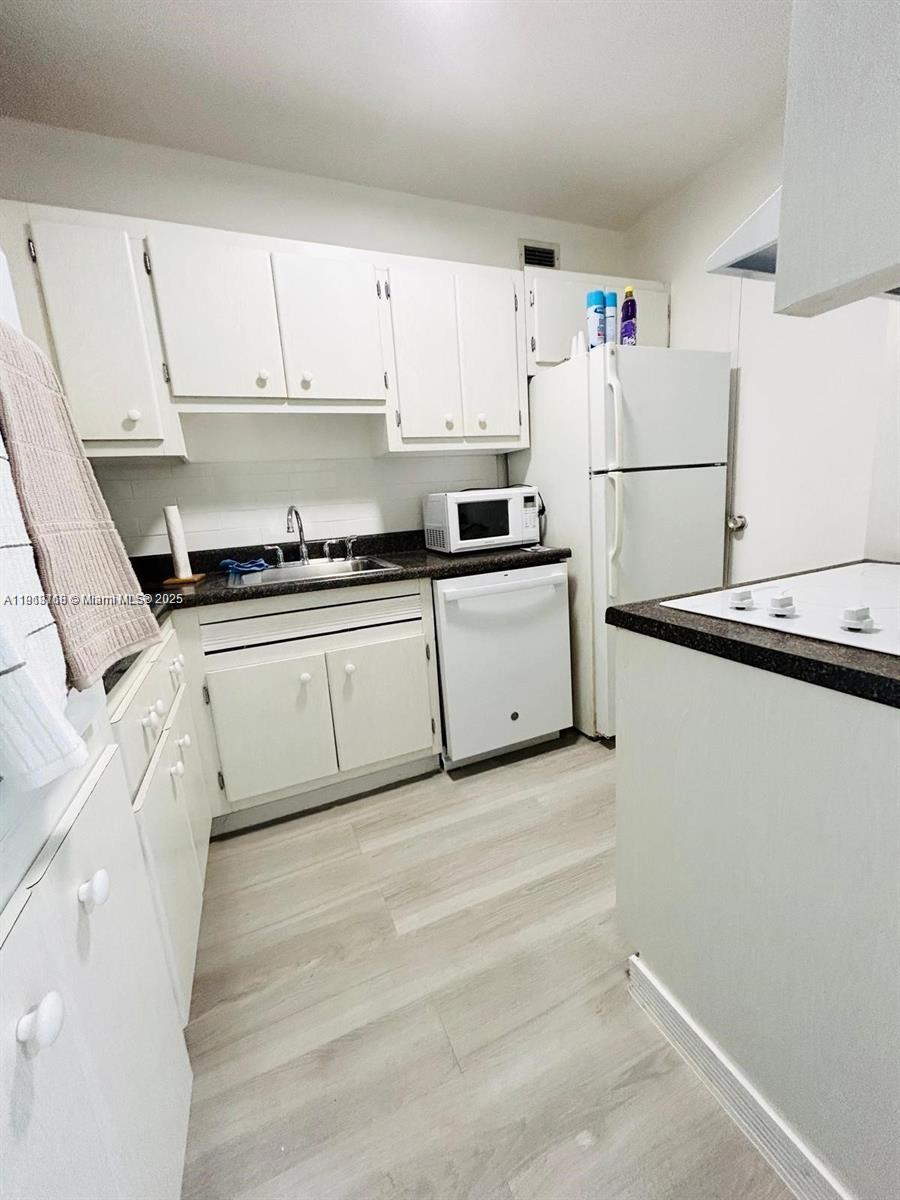 THE DECOPLAGE CONDO - Residential