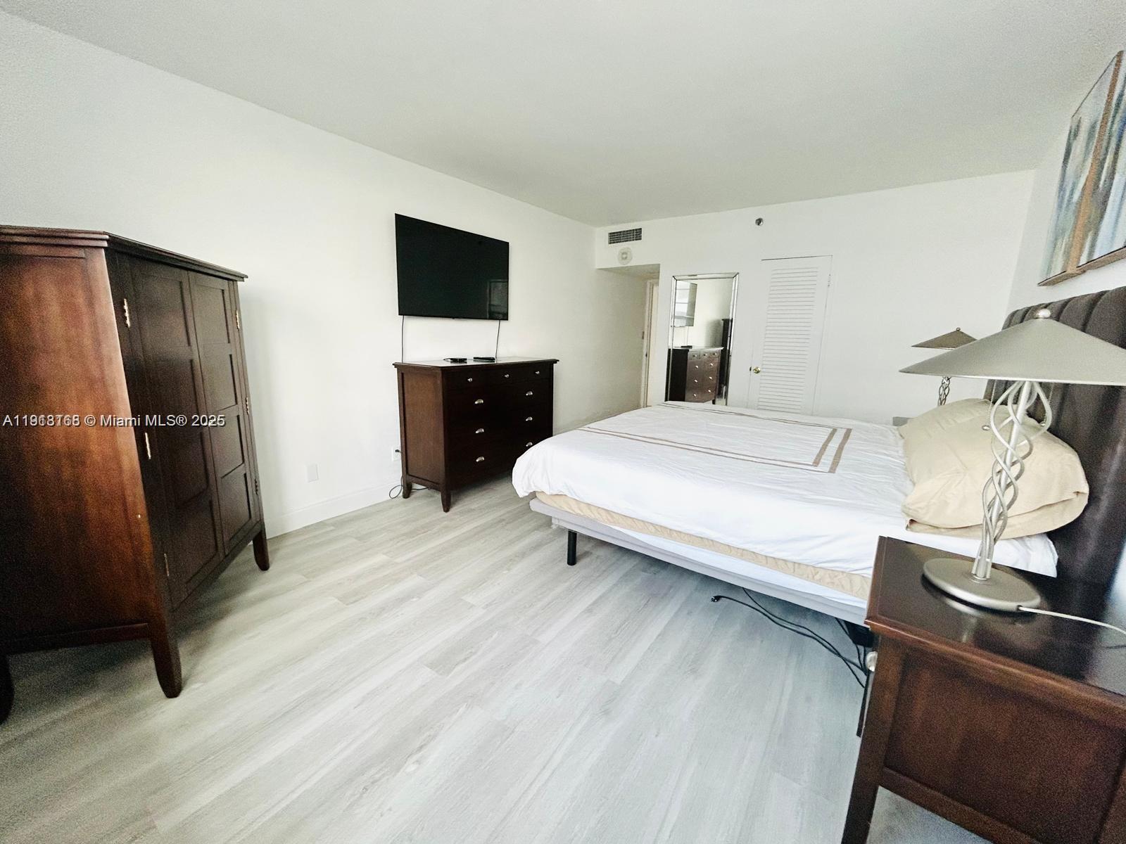 THE DECOPLAGE CONDO - Residential
