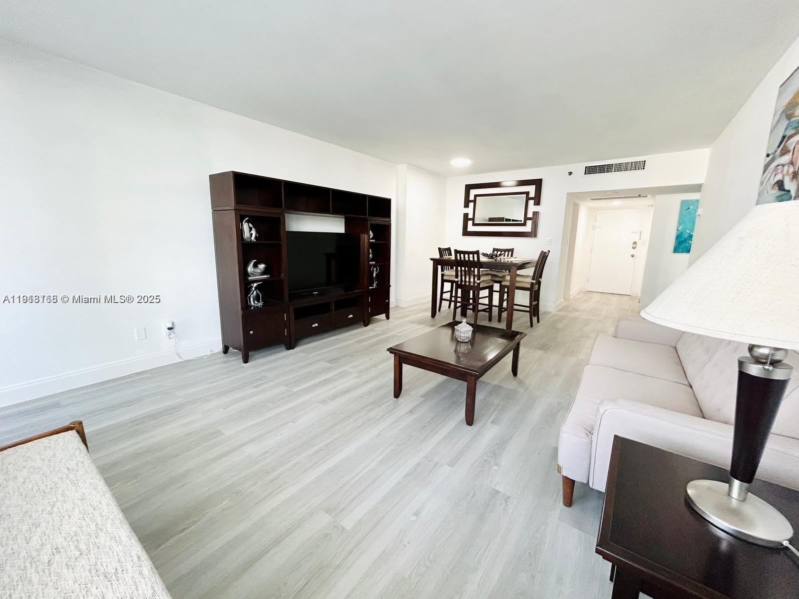 THE DECOPLAGE CONDO - Residential