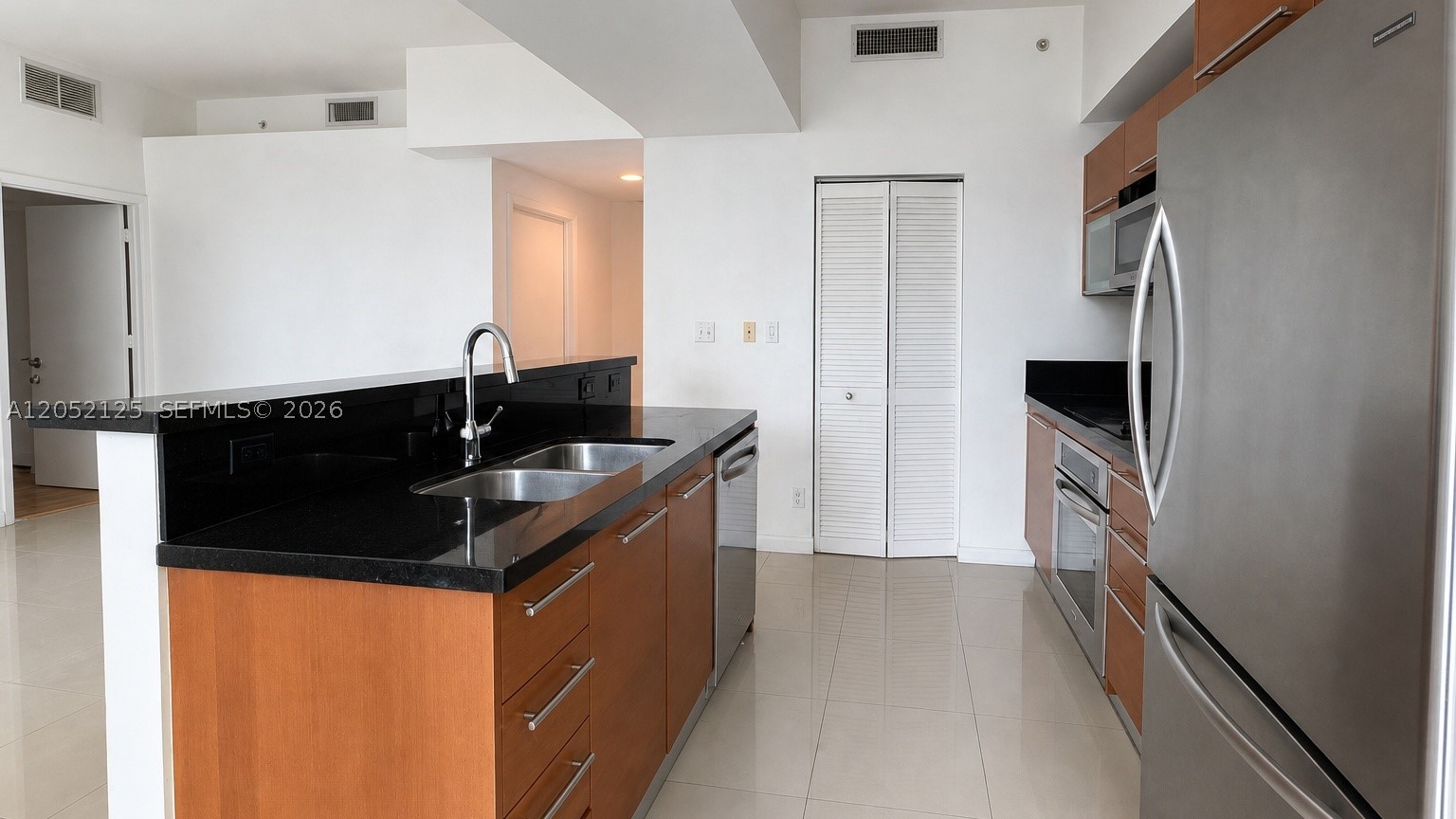 VIZCAYNE SOUTH CONDO - Residential Lease