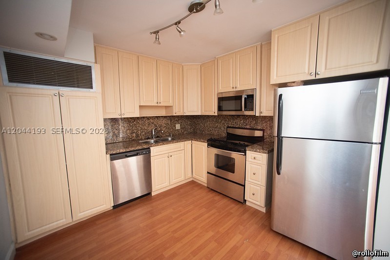 ADMIRALS PORT CONDO WEST - Residential