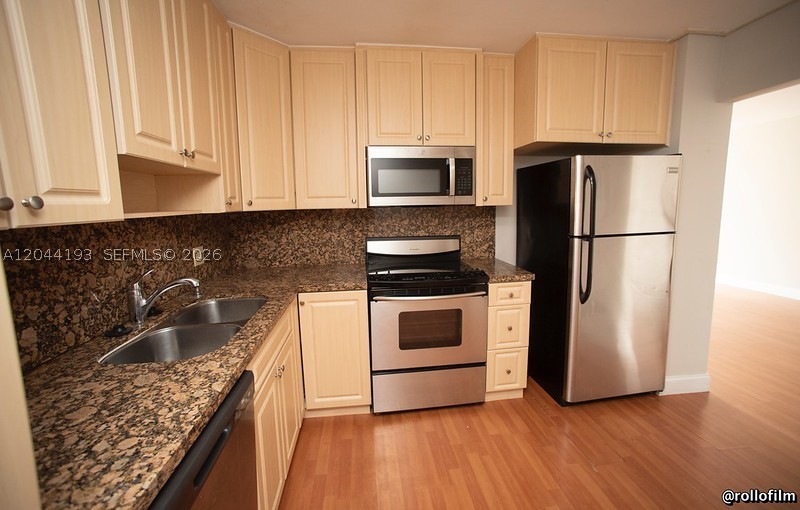 ADMIRALS PORT CONDO WEST - Residential