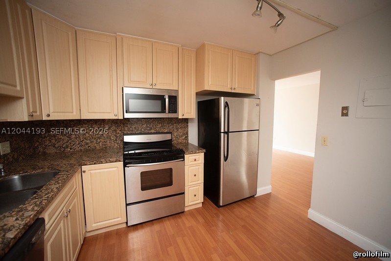ADMIRALS PORT CONDO WEST - Residential