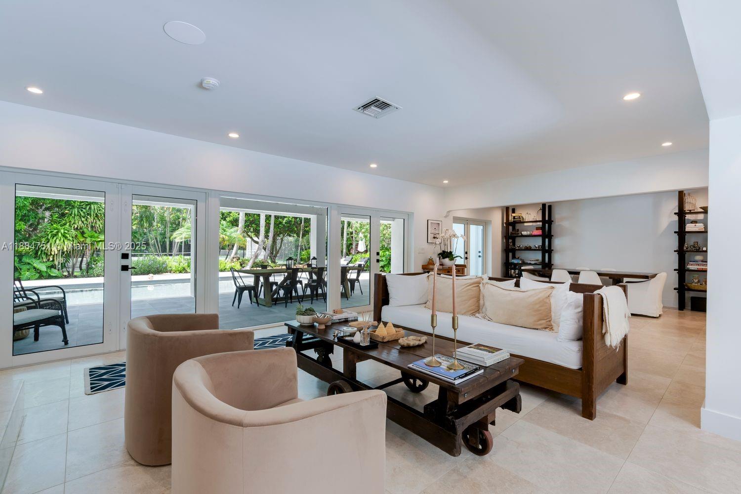 LOS PINOS - Residential