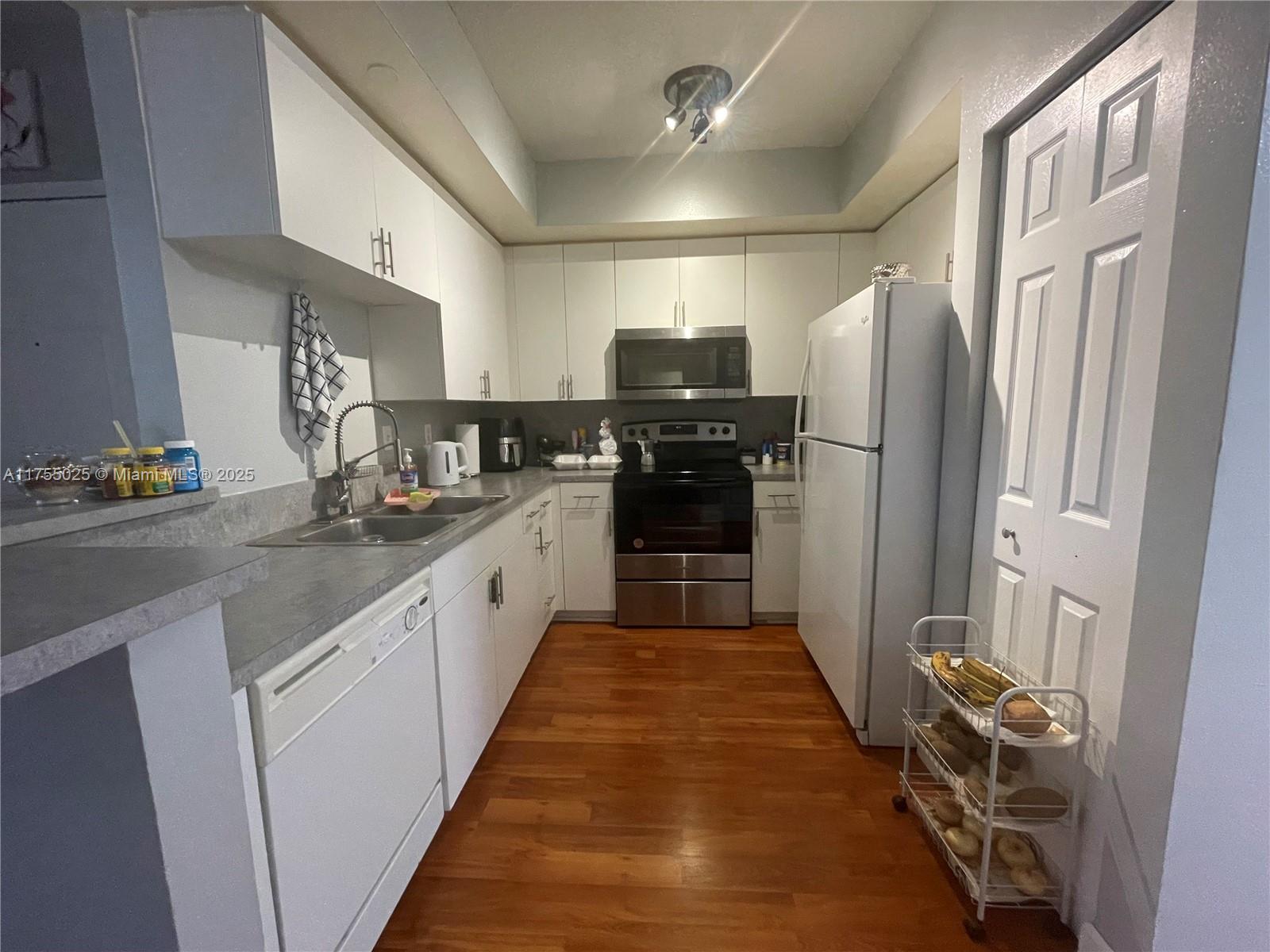 PARADISE POINTE CONDO - Residential Lease