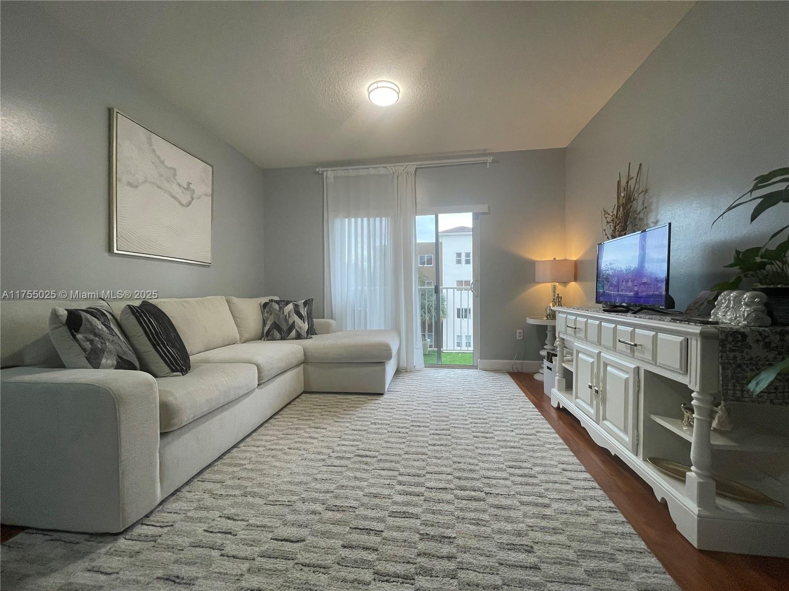 PARADISE POINTE CONDO - Residential Lease