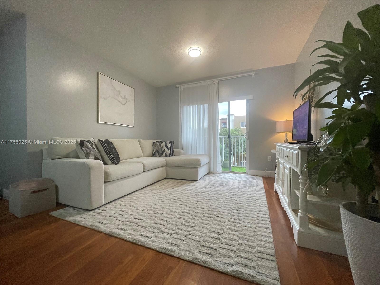 PARADISE POINTE CONDO - Residential Lease