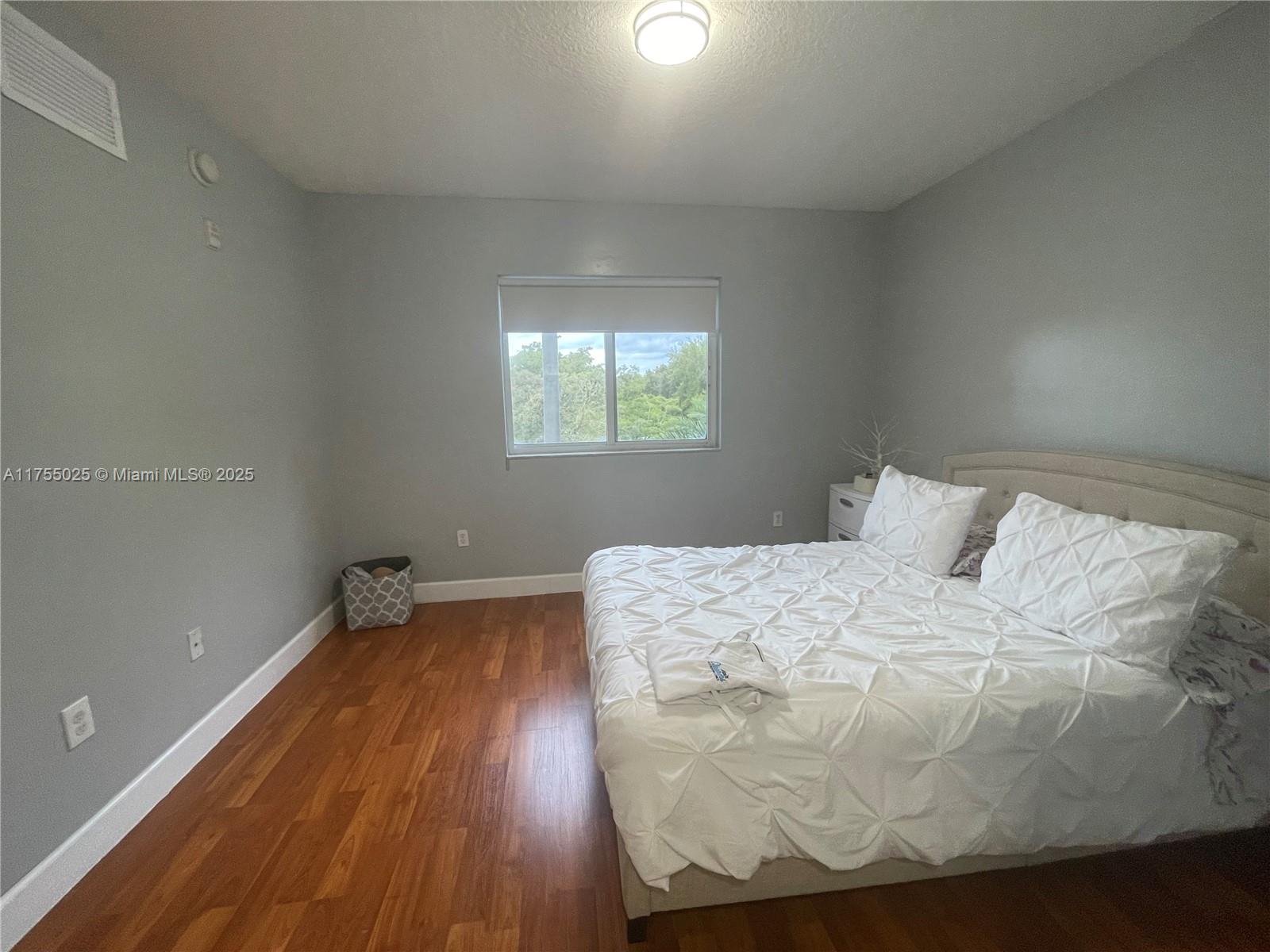 PARADISE POINTE CONDO - Residential Lease