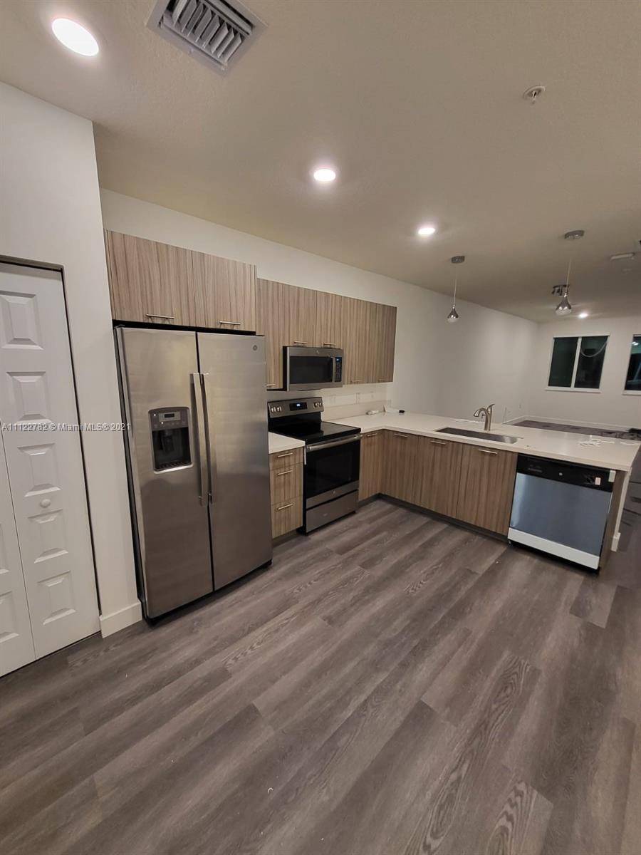 LANDMARK AT DORAL CONDO N - Residential