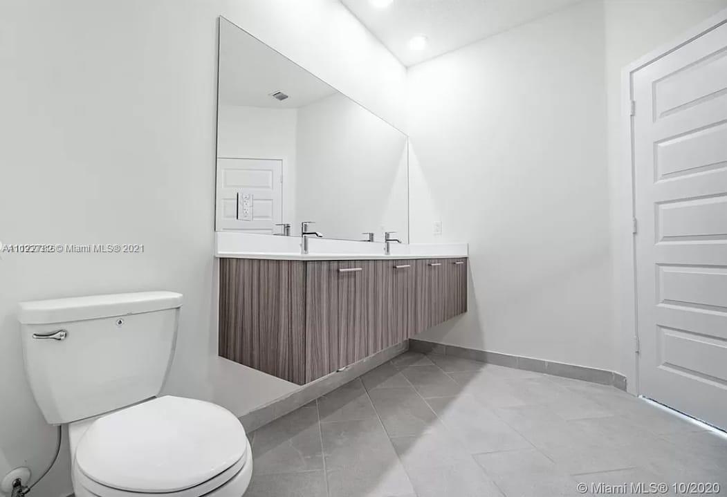 LANDMARK AT DORAL CONDO N - Residential