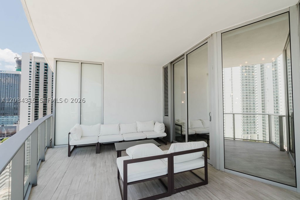 PARAMOUNT MIAMI WORLDCENT - Residential