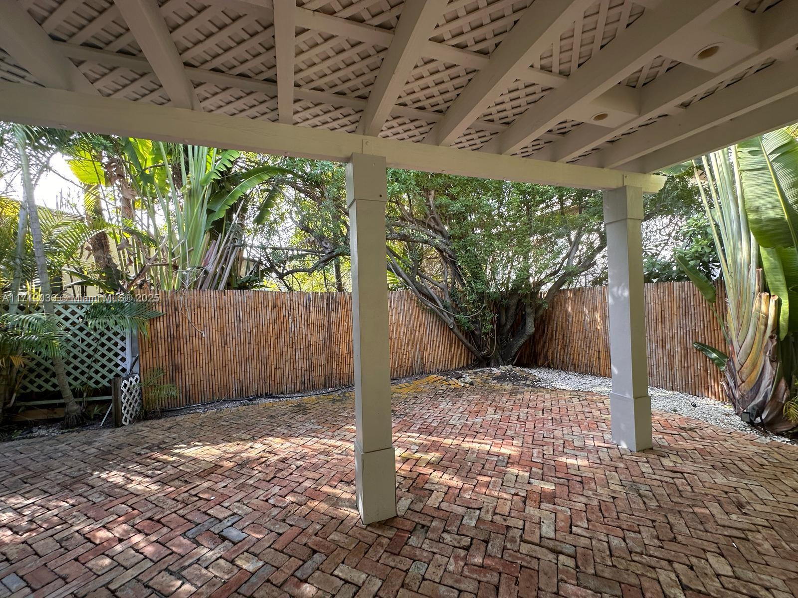 TROPICAL ISLE HOMES SUB 4 - Residential
