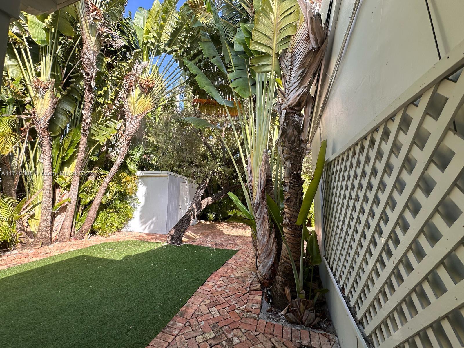 TROPICAL ISLE HOMES SUB 4 - Residential
