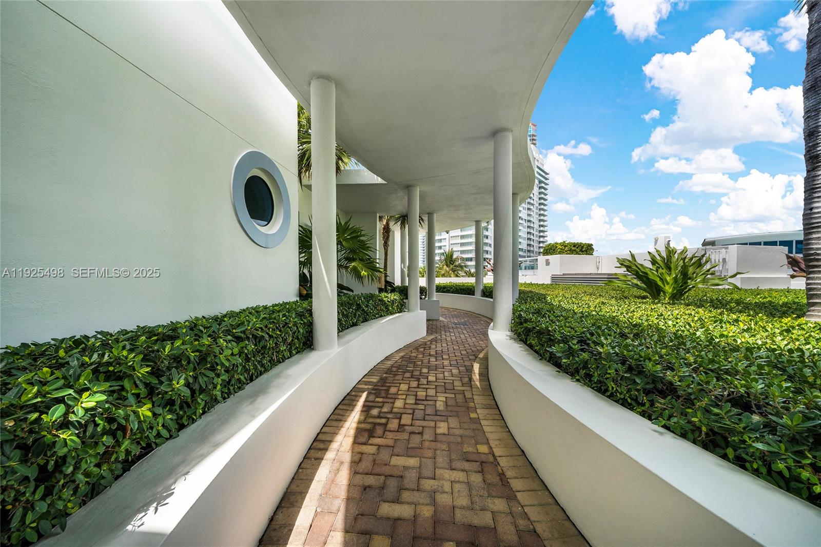 CONTINUUM ON SOUTH BEACH - Residential