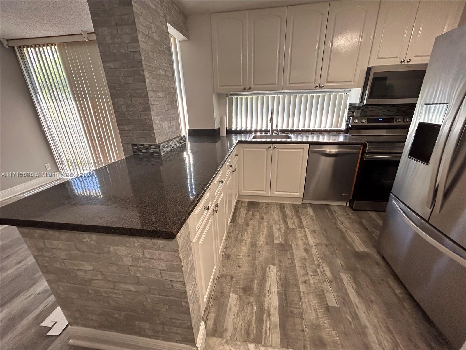 PLAZA OF AMERICAS CONDO P - Residential Lease