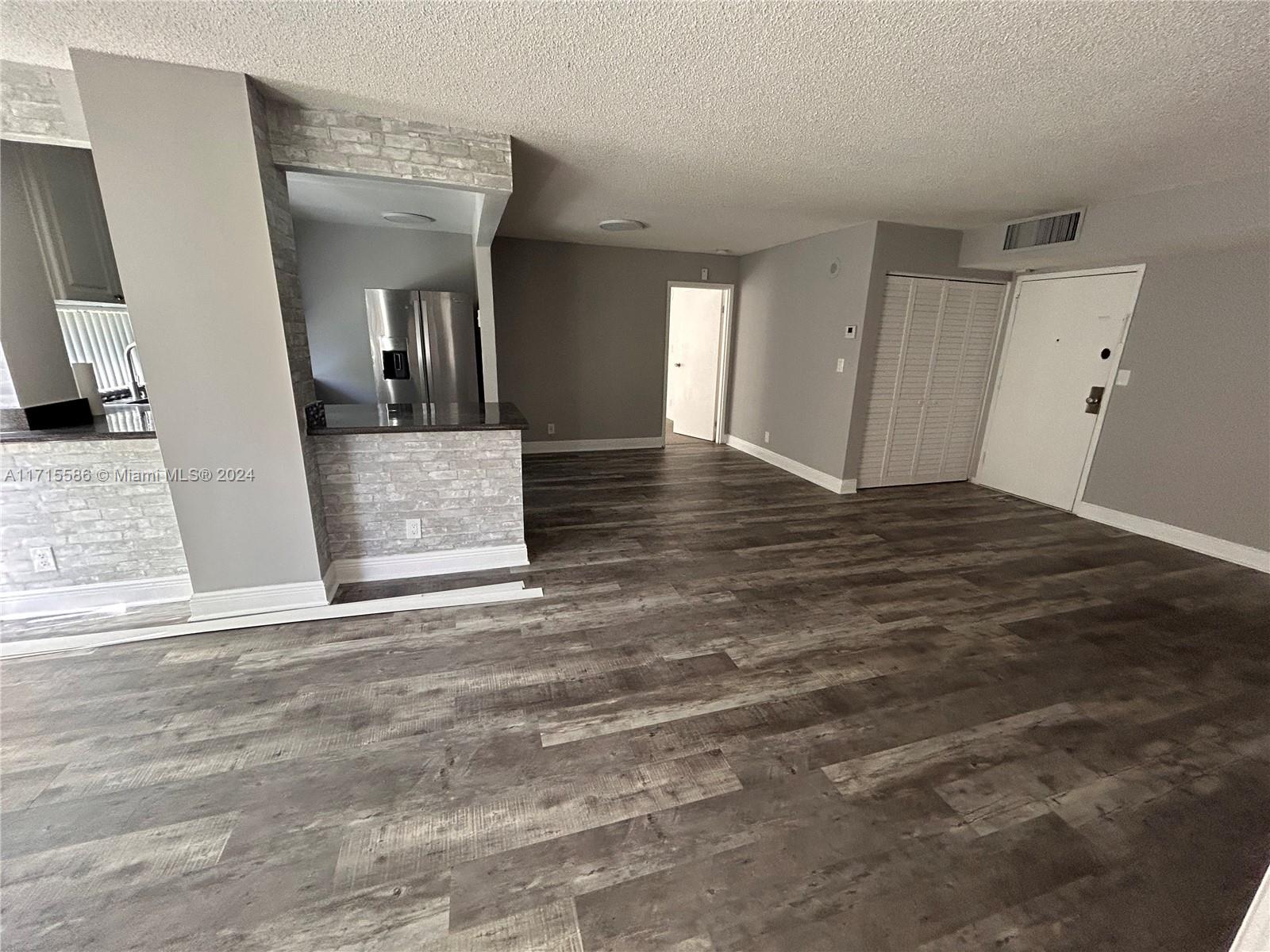 PLAZA OF AMERICAS CONDO P - Residential Lease